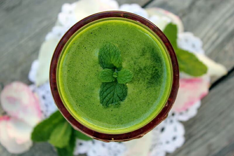 Green Juice with Mint and Pineapple