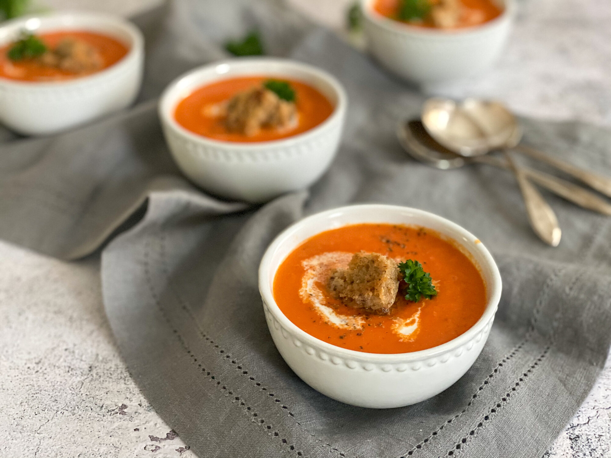 Creamy Tomato and Roasted Bell Pepper Soup